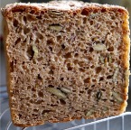Kerniges Roggenbrot